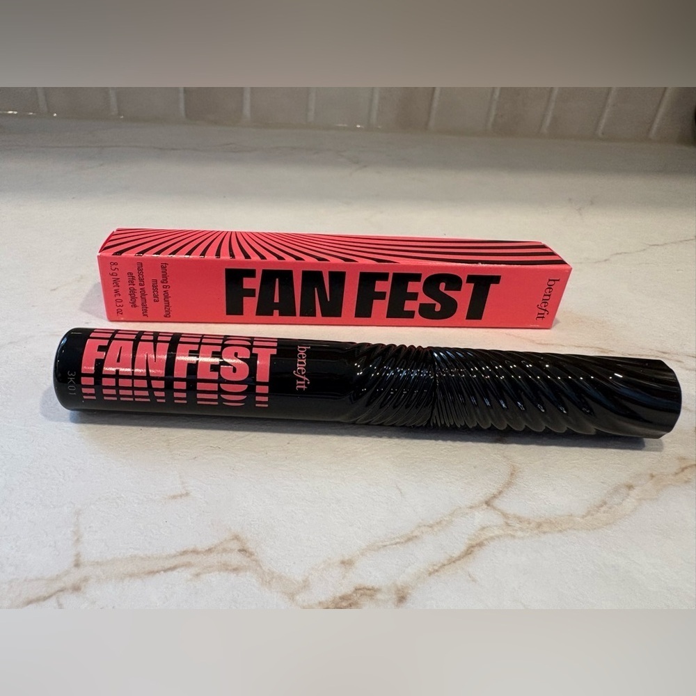 NEW Benefit Fan Fast mascara in Hyper Black